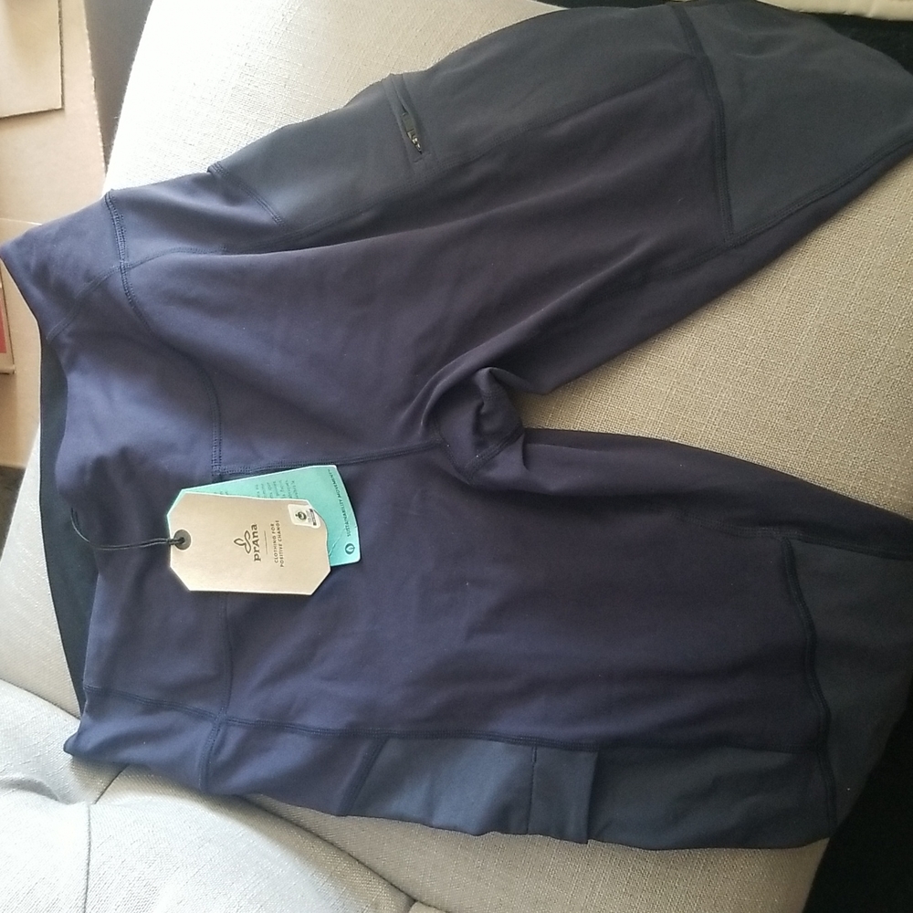 Navy blue PrAna rockland climbing leggings. Nwt. Pockets. Large